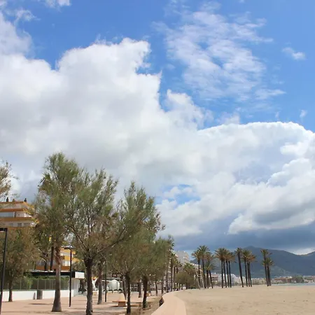 Beautiful In Front Of Beach, Pool, View 로지즈